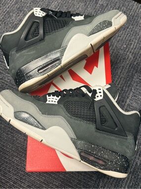 Jordan 4 Retro Fear - Low-Top Sneakers in Black and Gray with Speckled Midsole
